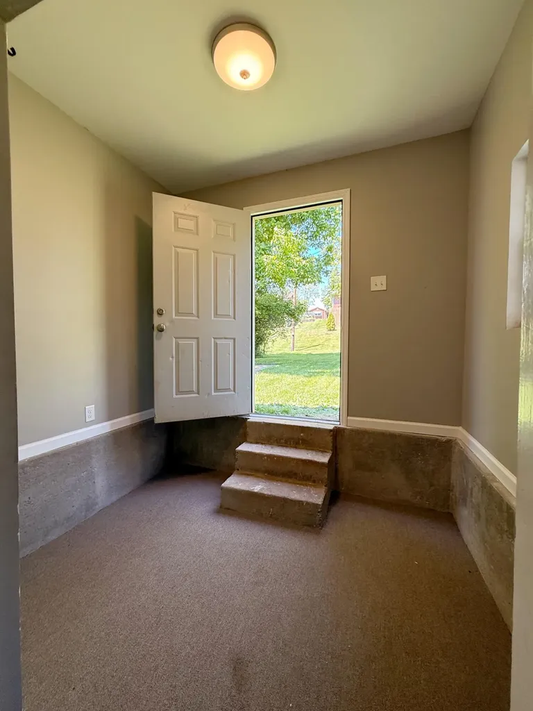 320 Kentucky Avenue Versailles KY 40383
