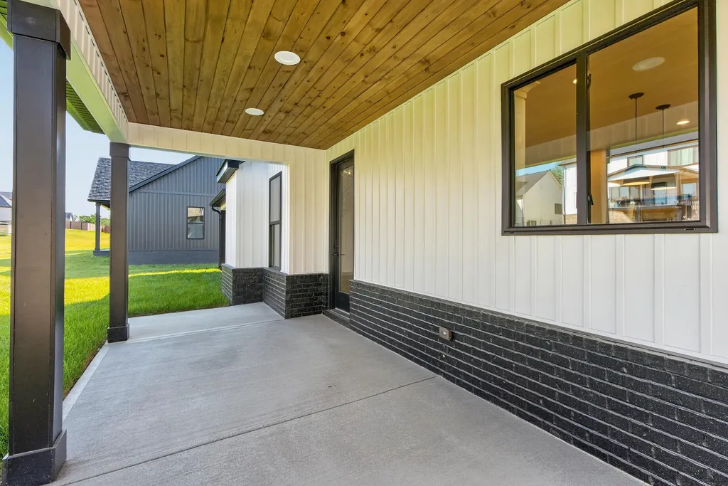 725 Azalea Lane Versailles KY 40383