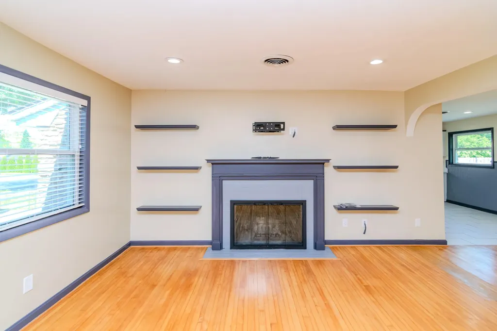 537 Springhill Drive Lexington KY 40503