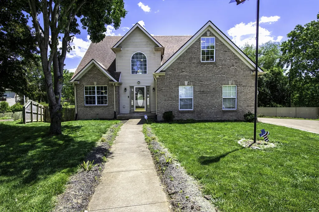 212 Woodfield Way Nicholasville KY 40356