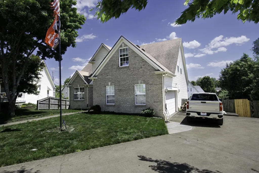 212 Woodfield Way Nicholasville KY 40356