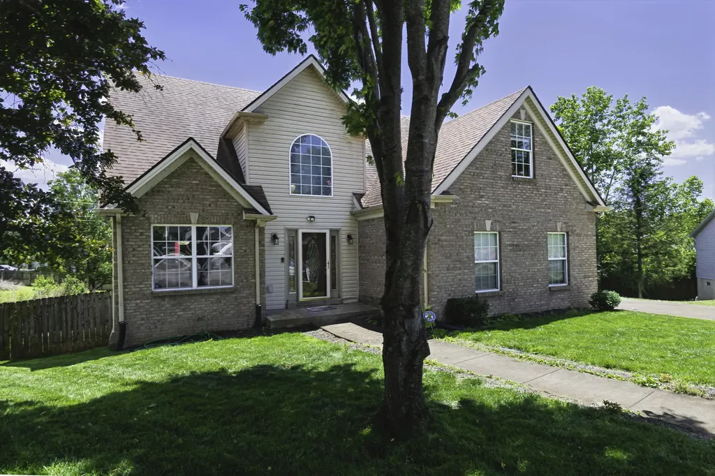 212 Woodfield Way Nicholasville KY 40356