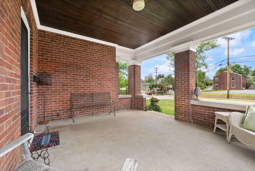 301 W Columbia Street Somerset KY 42501