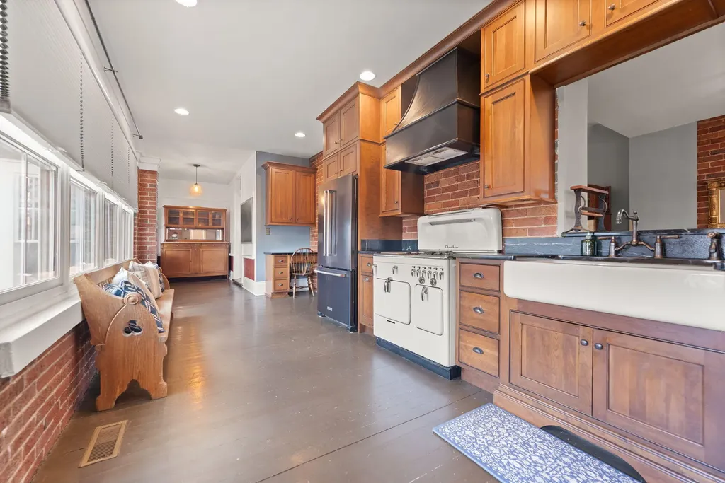 301 W Columbia Street Somerset KY 42501