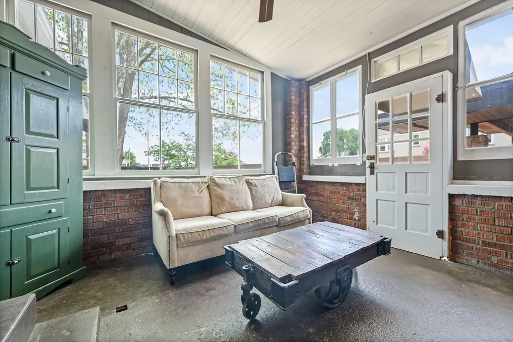 301 W Columbia Street Somerset KY 42501