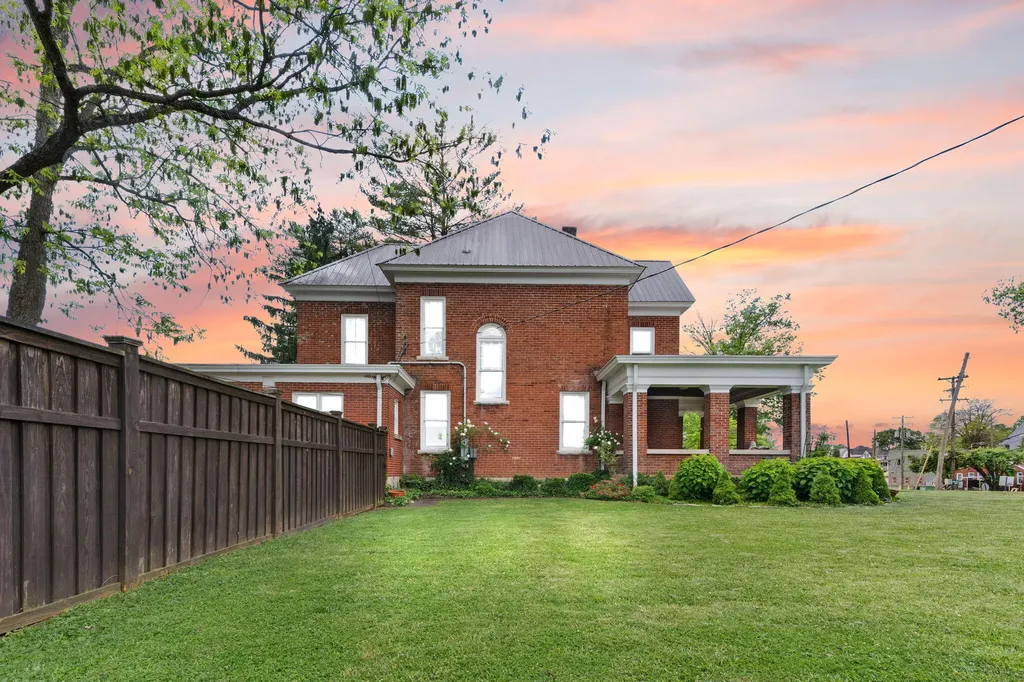 301 W Columbia Street Somerset KY 42501