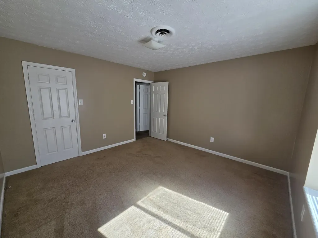 3441 Royal Wood Road Lexington KY 40515