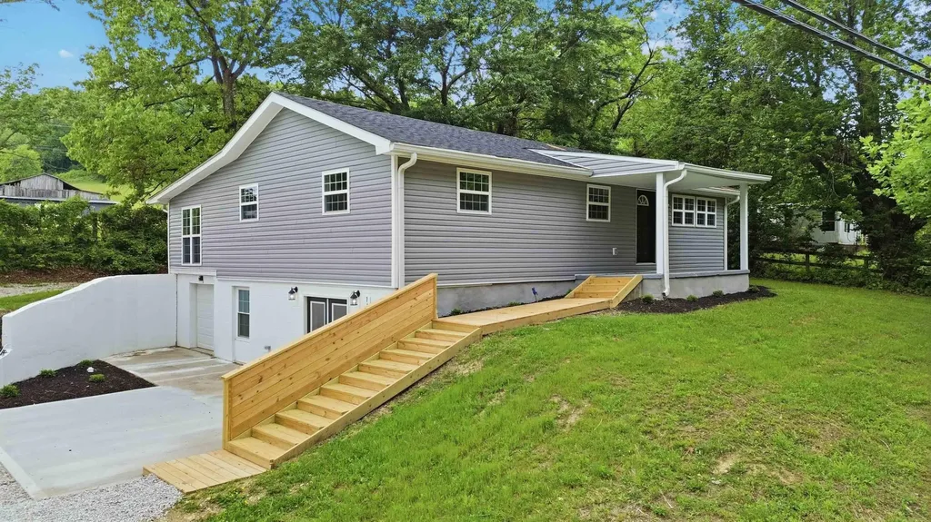 143 Mason Lake Road Berea KY 40403