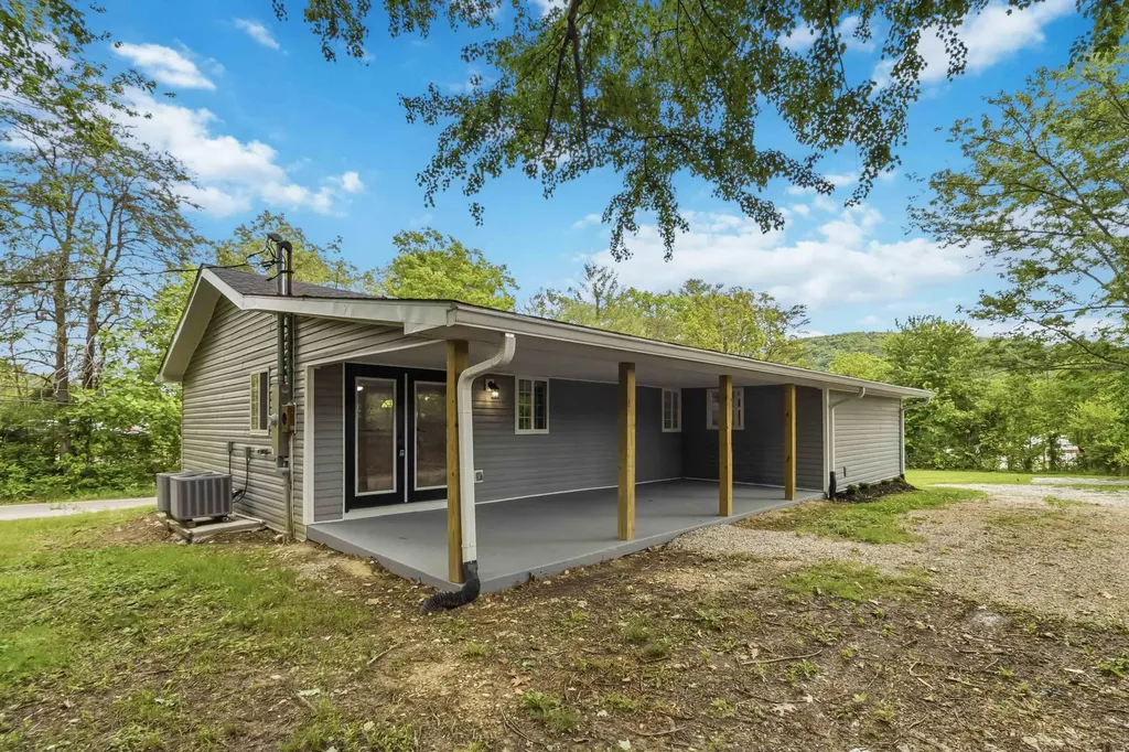 143 Mason Lake Road Berea KY 40403