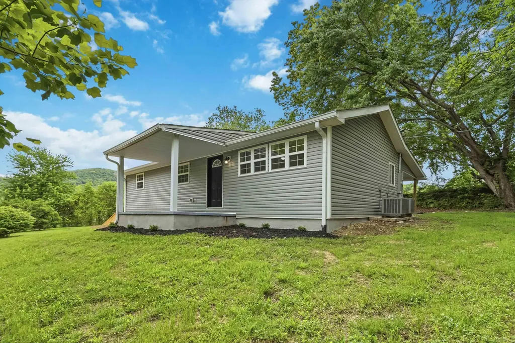 143 Mason Lake Road Berea KY 40403