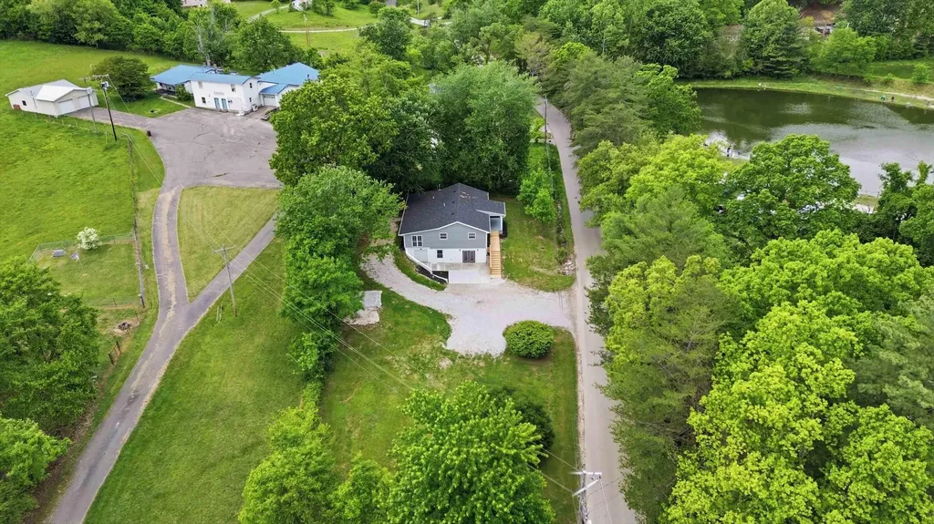 143 Mason Lake Road Berea KY 40403
