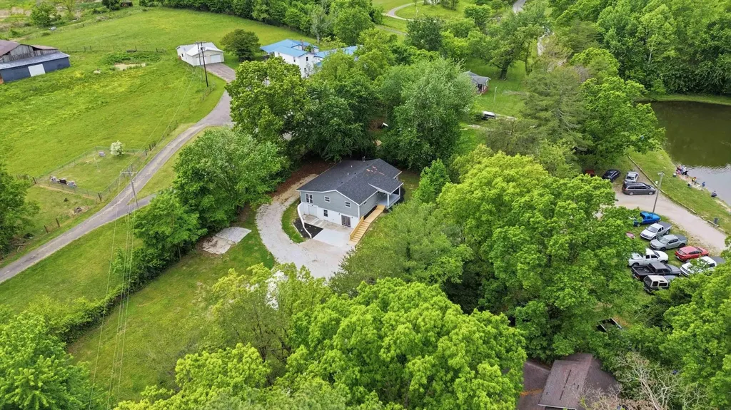 143 Mason Lake Road Berea KY 40403