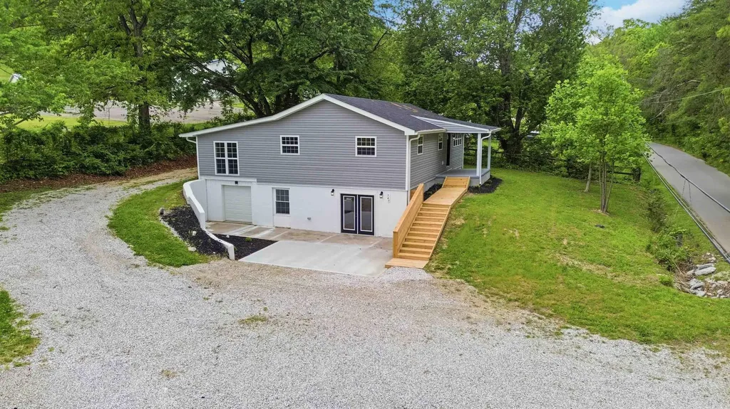 143 Mason Lake Road Berea KY 40403