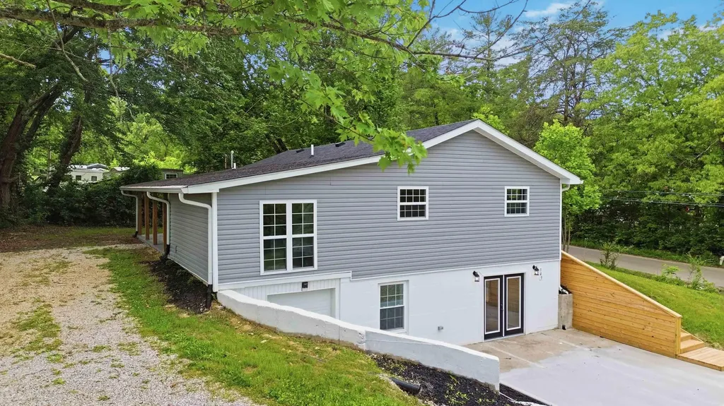 143 Mason Lake Road Berea KY 40403