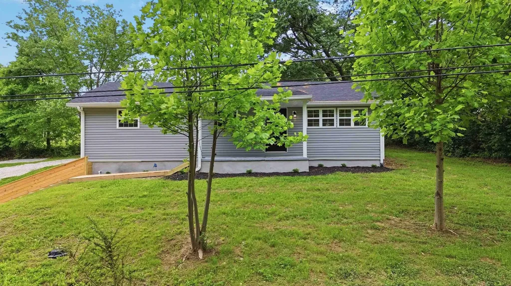 143 Mason Lake Road Berea KY 40403