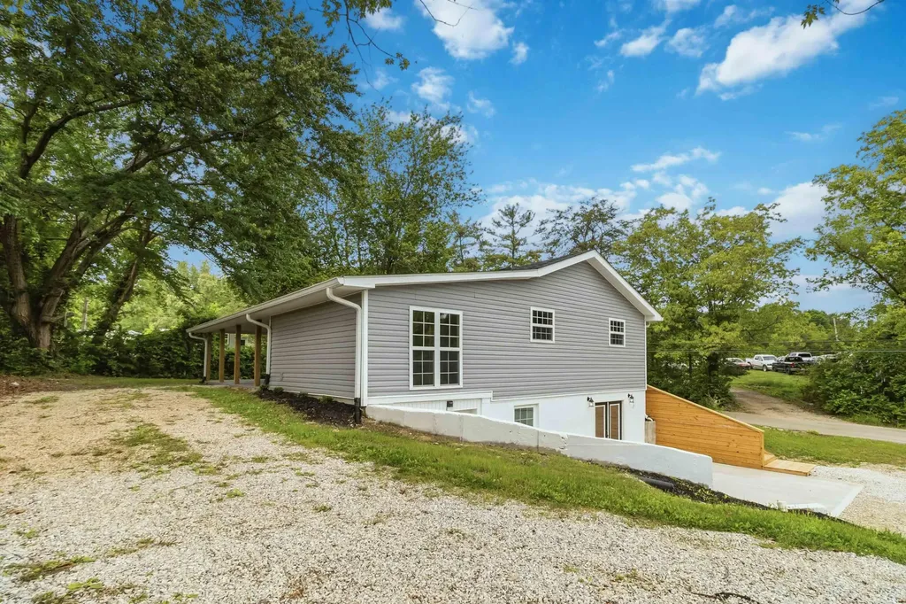 143 Mason Lake Road Berea KY 40403