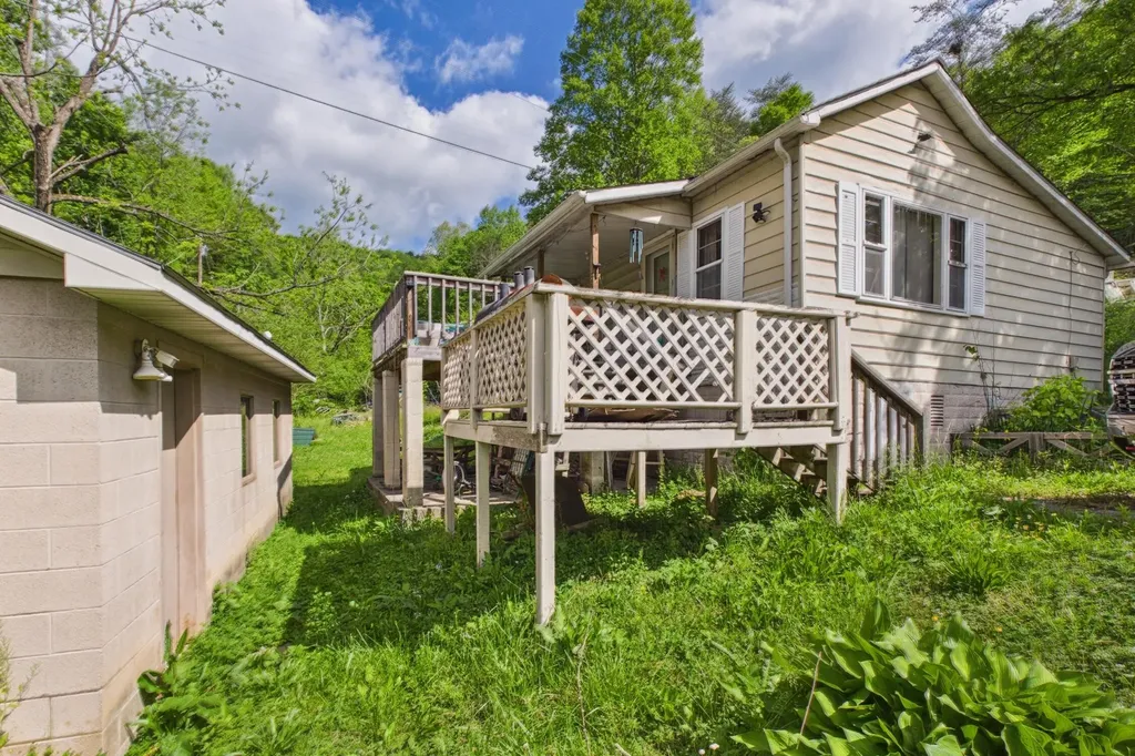 204 Greencamp Road Arjay KY 40902