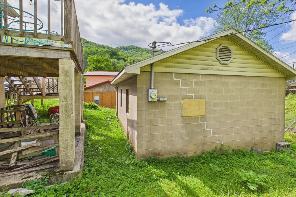 204 Greencamp Road Arjay KY 40902