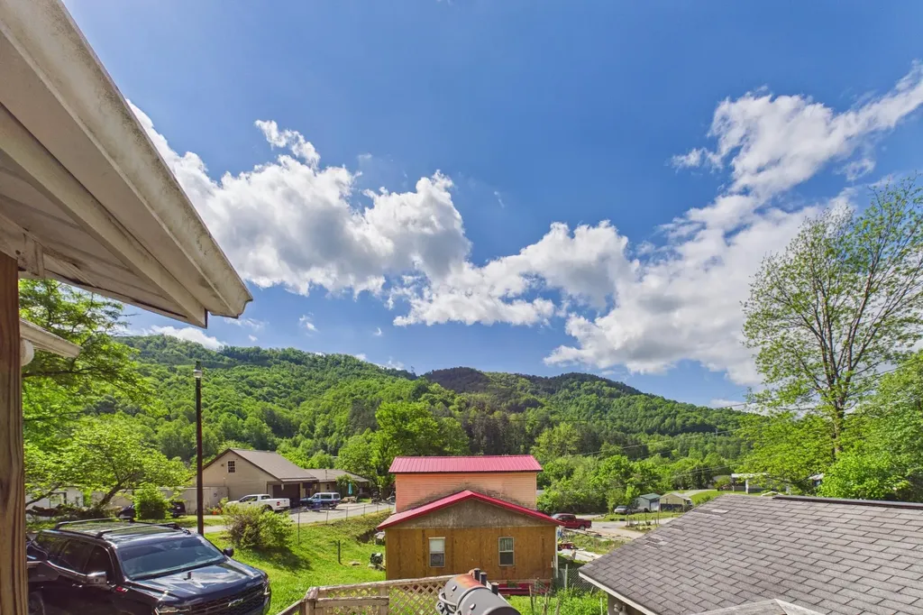 204 Greencamp Road Arjay KY 40902
