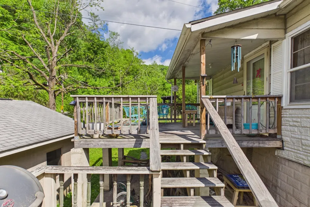 204 Greencamp Road Arjay KY 40902