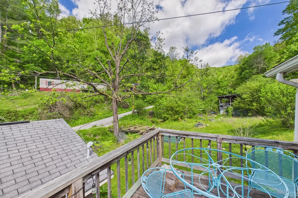 204 Greencamp Road Arjay KY 40902