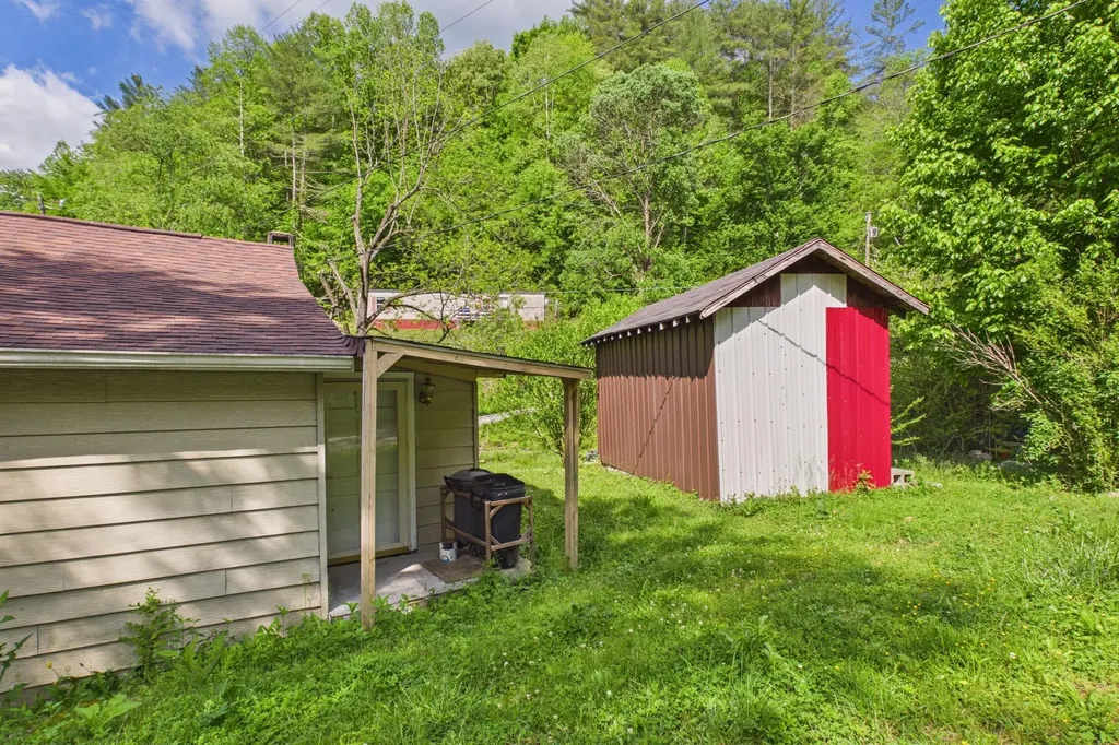 204 Greencamp Road Arjay KY 40902