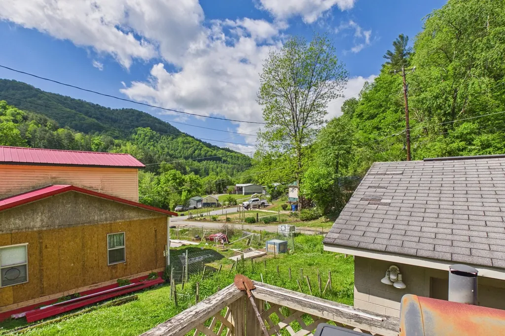 204 Greencamp Road Arjay KY 40902