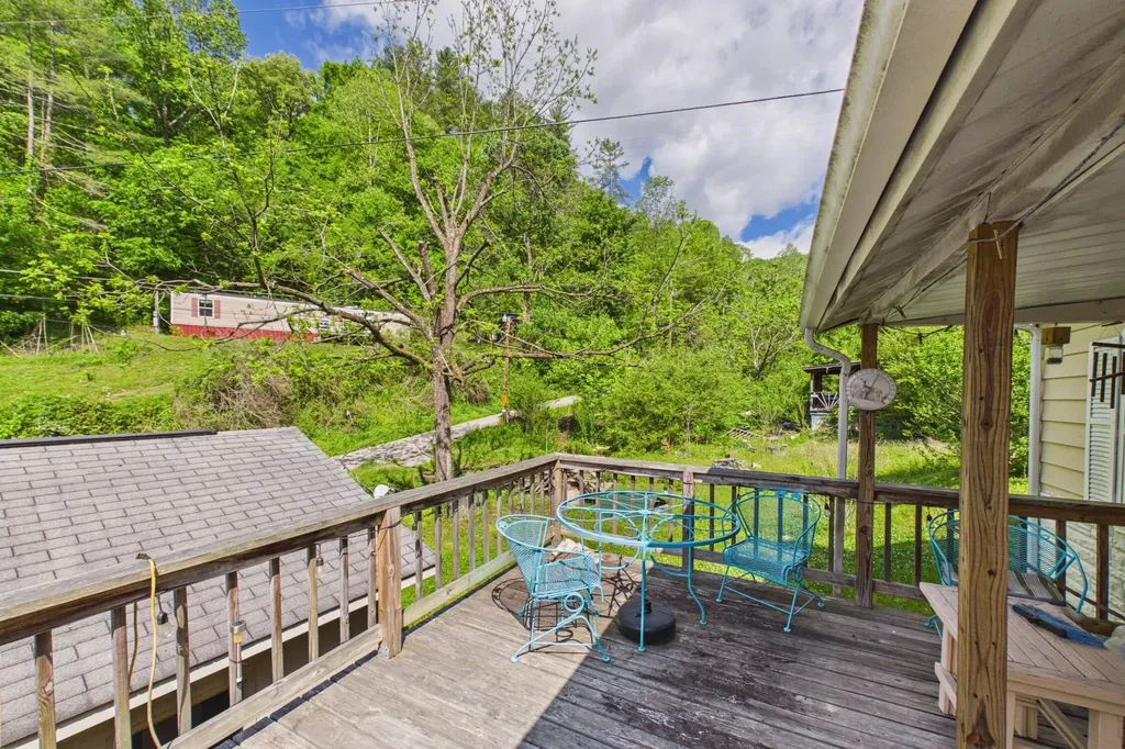 204 Greencamp Road Arjay KY 40902