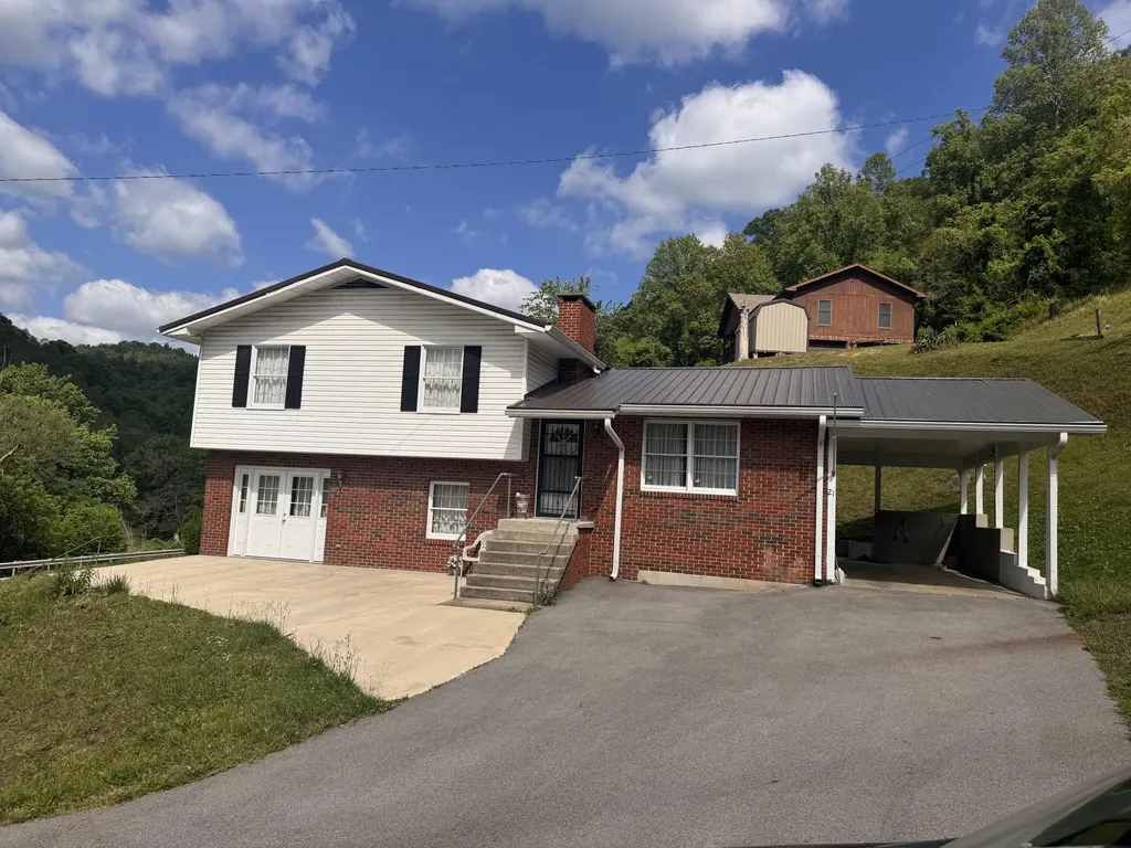 21 Pack Castle Road Wayland KY 41666