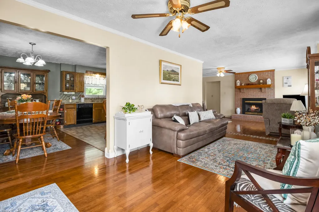 8356 E Laurel Road London KY 40741