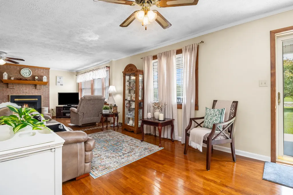 8356 E Laurel Road London KY 40741
