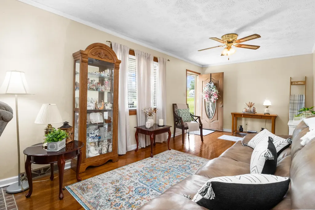 8356 E Laurel Road London KY 40741