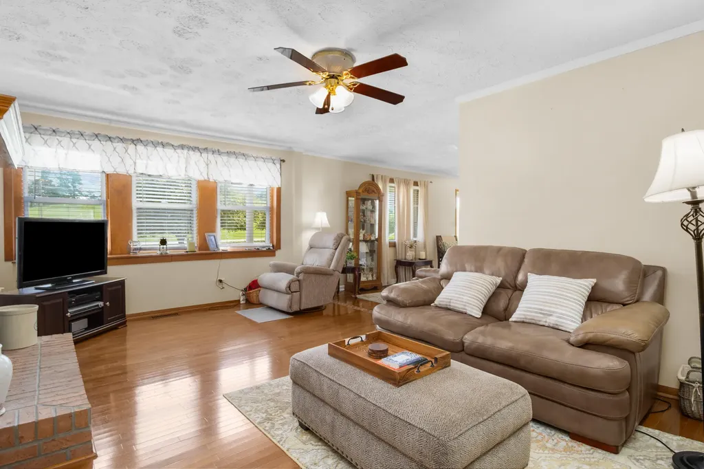8356 E Laurel Road London KY 40741