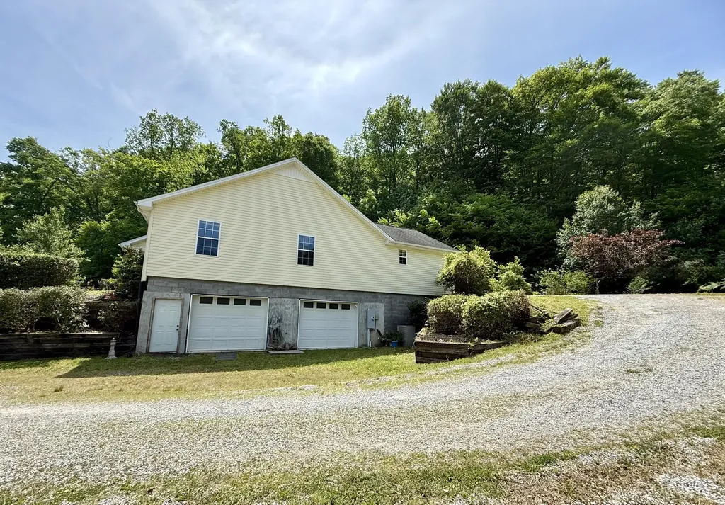 75 Cedar Springs Lane Barbourville KY 40906