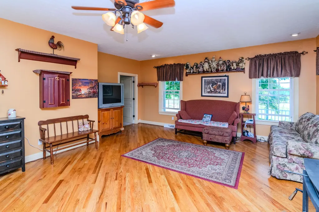 200 English Lane Columbia KY 42728