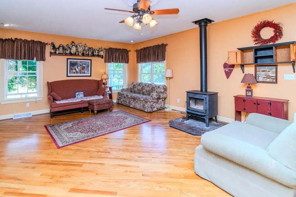 200 English Lane Columbia KY 42728