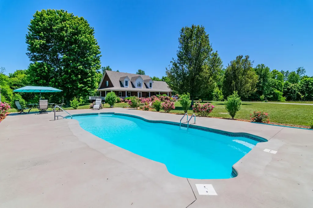 200 English Lane Columbia KY 42728