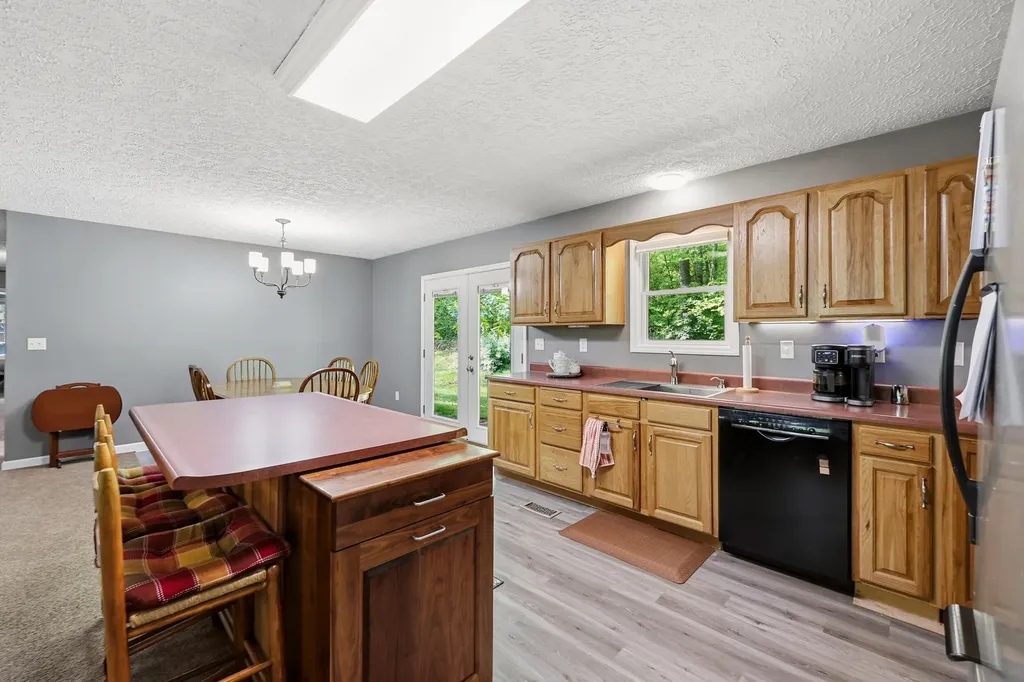 101 Gene White Lane Morehead KY 40351
