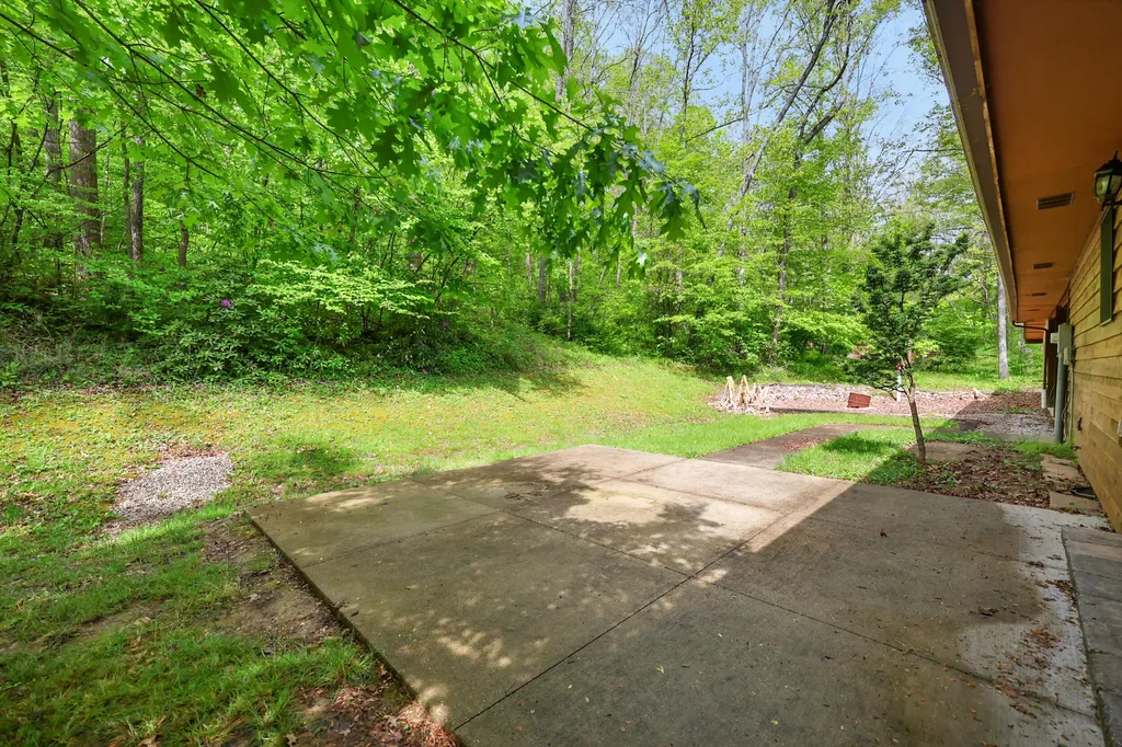 101 Gene White Lane Morehead KY 40351