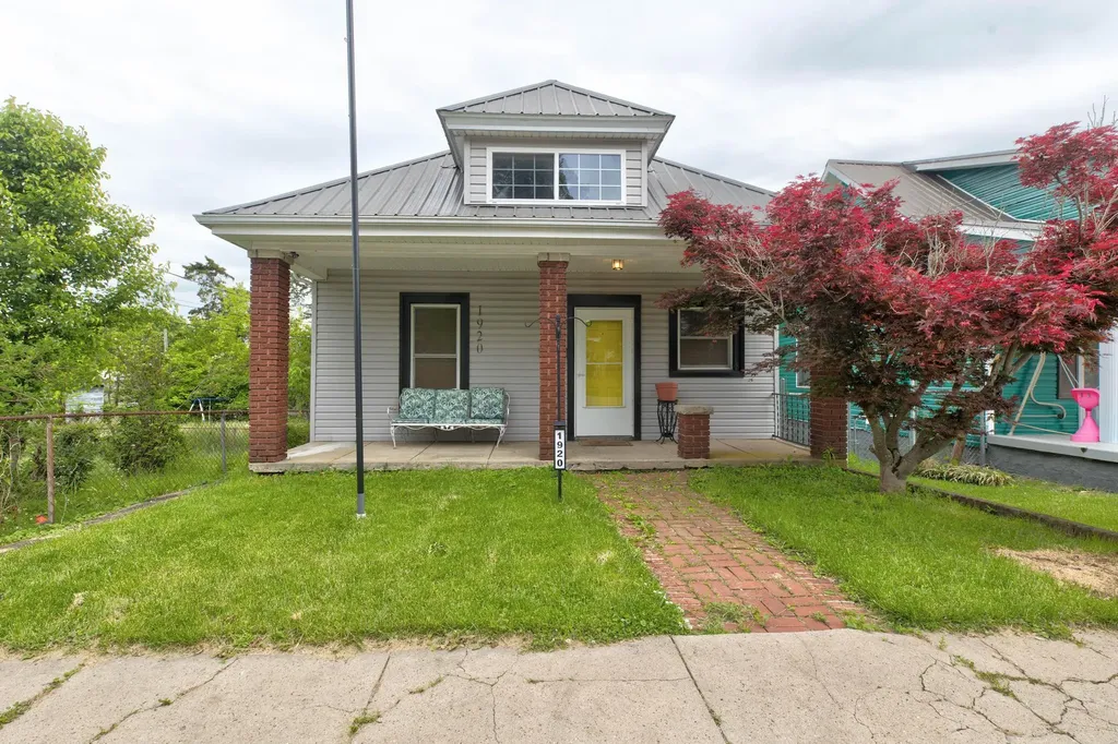1920 Brent Street Paris KY 40361