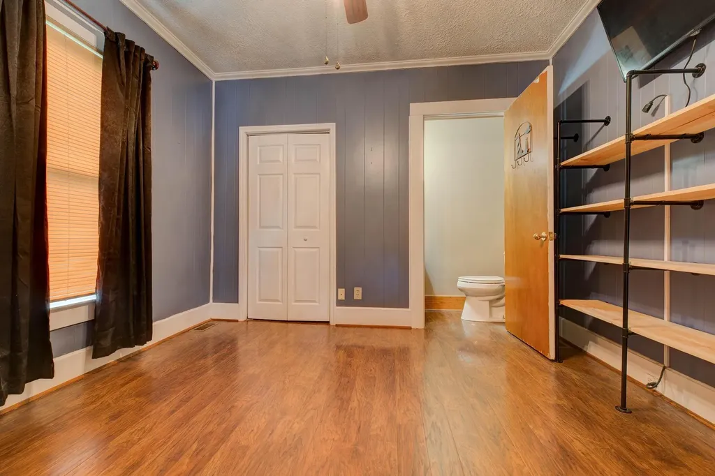 1920 Brent Street Paris KY 40361