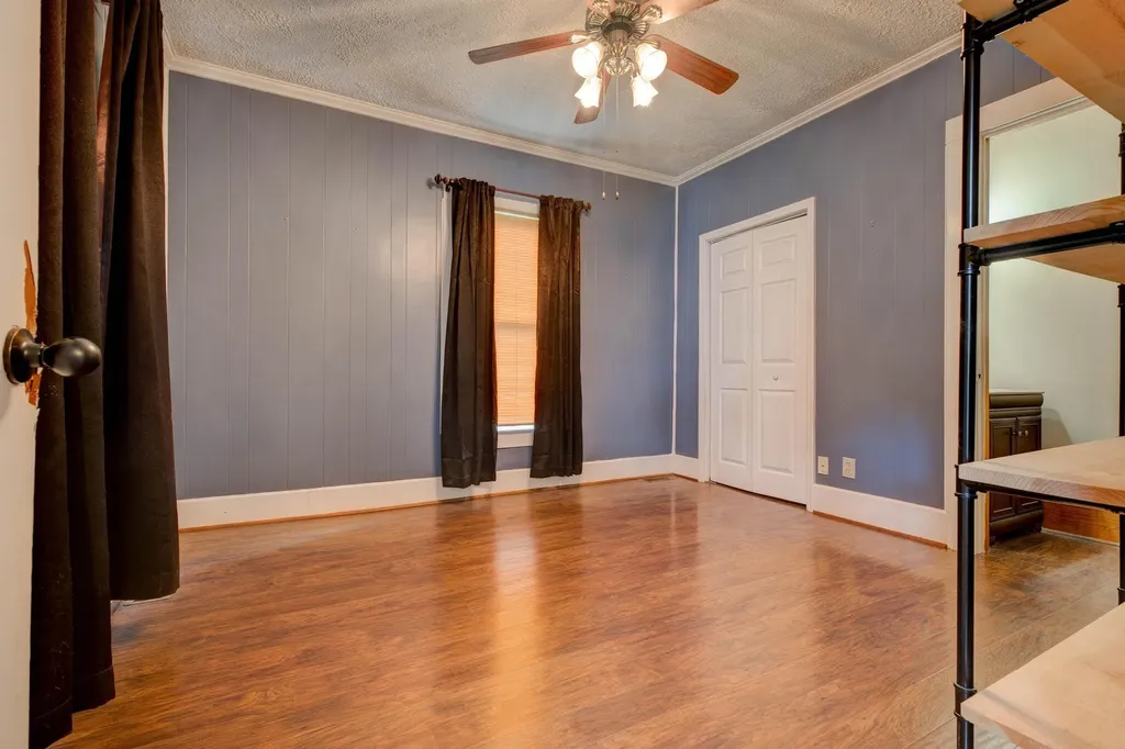 1920 Brent Street Paris KY 40361