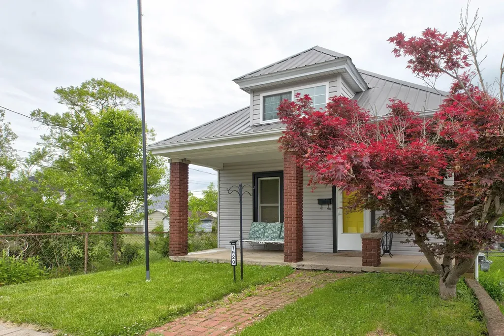 1920 Brent Street Paris KY 40361