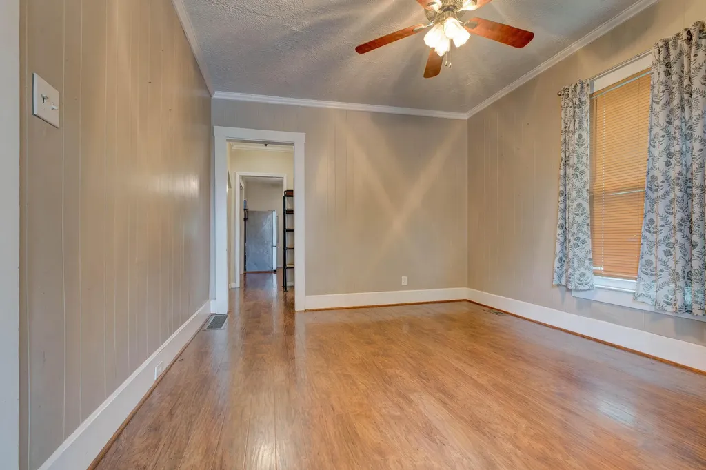 1920 Brent Street Paris KY 40361