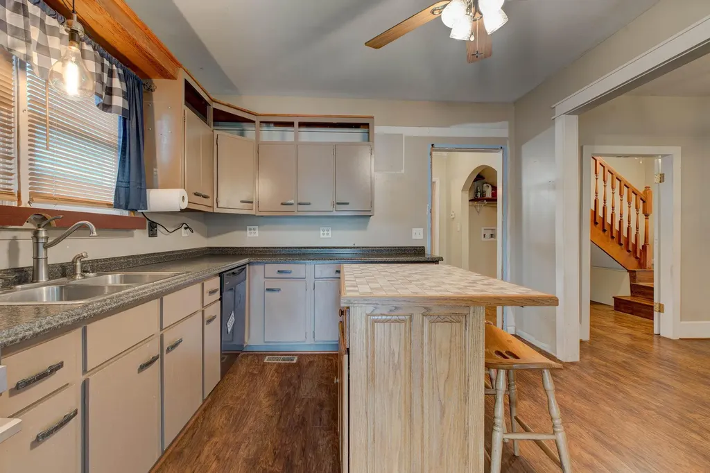 1920 Brent Street Paris KY 40361
