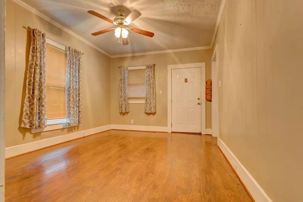 1920 Brent Street Paris KY 40361