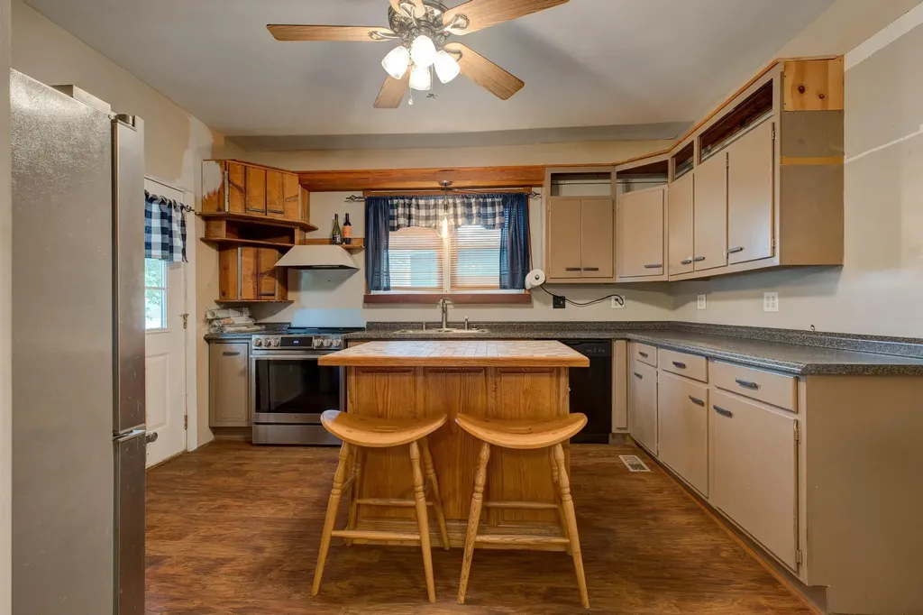 1920 Brent Street Paris KY 40361