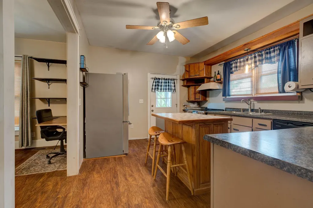 1920 Brent Street Paris KY 40361