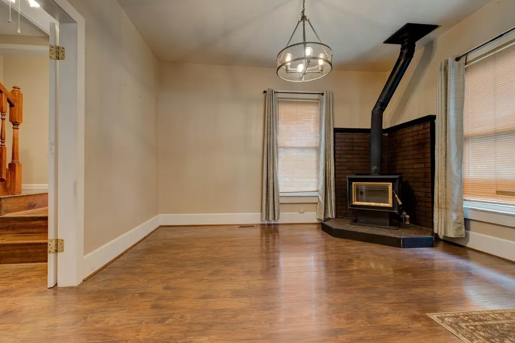 1920 Brent Street Paris KY 40361