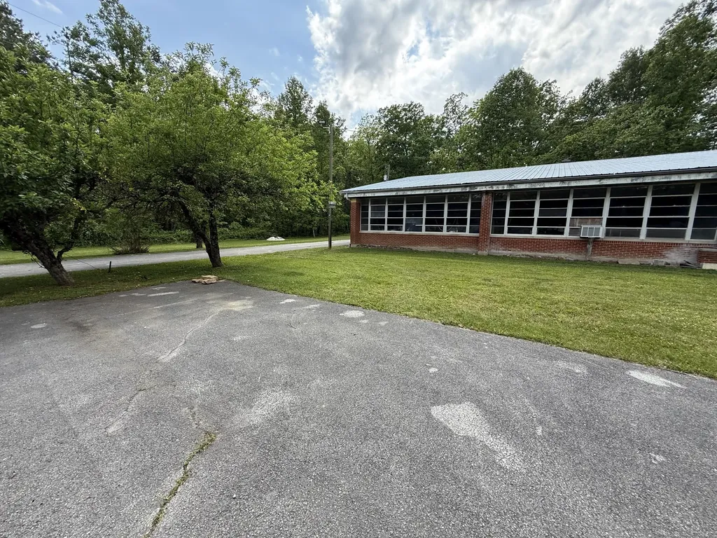 100 Nolan Lane Somerset KY 42501